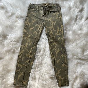 Bullhead black pants. Camo color. Size 3.